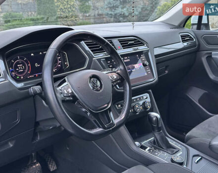 Белый Фольксваген Tiguan Allspace, объемом двигателя 2 л и пробегом 184 тыс. км за 31499 $, фото 58 на Automoto.ua