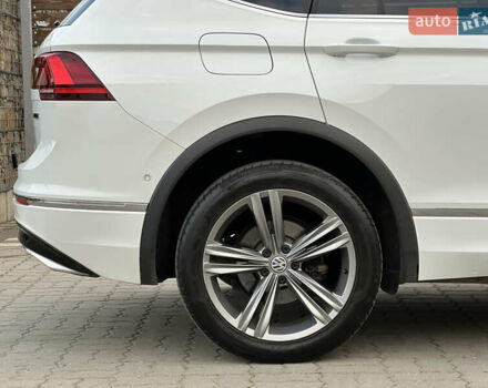 Белый Фольксваген Tiguan Allspace, объемом двигателя 2 л и пробегом 184 тыс. км за 31499 $, фото 38 на Automoto.ua