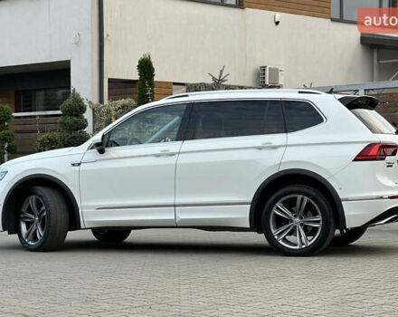 Белый Фольксваген Tiguan Allspace, объемом двигателя 2 л и пробегом 184 тыс. км за 31499 $, фото 4 на Automoto.ua