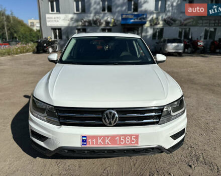 Белый Фольксваген Tiguan Allspace, объемом двигателя 2 л и пробегом 215 тыс. км за 16999 $, фото 3 на Automoto.ua