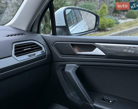 Белый Фольксваген Tiguan Allspace, объемом двигателя 2 л и пробегом 184 тыс. км за 31499 $, фото 73 на Automoto.ua