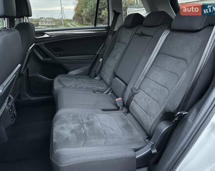 Белый Фольксваген Tiguan Allspace, объемом двигателя 2 л и пробегом 184 тыс. км за 31499 $, фото 80 на Automoto.ua