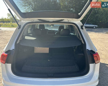 Белый Фольксваген Tiguan Allspace, объемом двигателя 2 л и пробегом 215 тыс. км за 16999 $, фото 14 на Automoto.ua