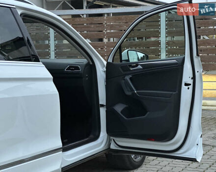 Белый Фольксваген Tiguan Allspace, объемом двигателя 2 л и пробегом 184 тыс. км за 31499 $, фото 87 на Automoto.ua