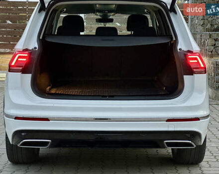 Белый Фольксваген Tiguan Allspace, объемом двигателя 2 л и пробегом 184 тыс. км за 31499 $, фото 98 на Automoto.ua