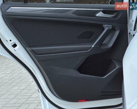 Белый Фольксваген Tiguan Allspace, объемом двигателя 2 л и пробегом 184 тыс. км за 31499 $, фото 76 на Automoto.ua