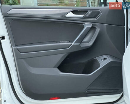 Белый Фольксваген Tiguan Allspace, объемом двигателя 2 л и пробегом 184 тыс. км за 31499 $, фото 53 на Automoto.ua
