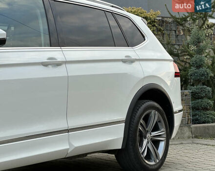 Белый Фольксваген Tiguan Allspace, объемом двигателя 2 л и пробегом 184 тыс. км за 31499 $, фото 6 на Automoto.ua