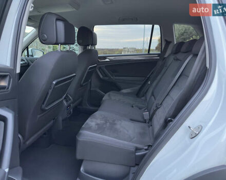 Белый Фольксваген Tiguan Allspace, объемом двигателя 2 л и пробегом 184 тыс. км за 31499 $, фото 78 на Automoto.ua