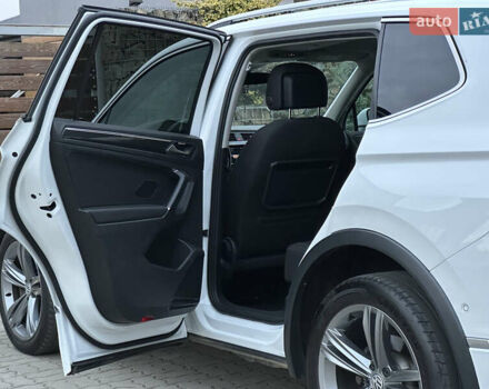 Белый Фольксваген Tiguan Allspace, объемом двигателя 2 л и пробегом 184 тыс. км за 31499 $, фото 75 на Automoto.ua
