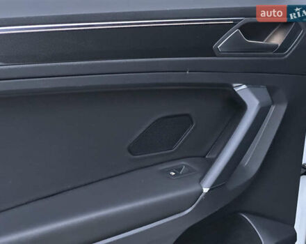 Белый Фольксваген Tiguan Allspace, объемом двигателя 2 л и пробегом 184 тыс. км за 31499 $, фото 77 на Automoto.ua