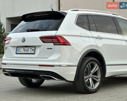 Белый Фольксваген Tiguan Allspace, объемом двигателя 2 л и пробегом 184 тыс. км за 31499 $, фото 50 на Automoto.ua