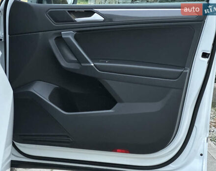 Белый Фольксваген Tiguan Allspace, объемом двигателя 2 л и пробегом 184 тыс. км за 31499 $, фото 88 на Automoto.ua