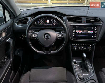 Белый Фольксваген Tiguan Allspace, объемом двигателя 2 л и пробегом 184 тыс. км за 31499 $, фото 70 на Automoto.ua