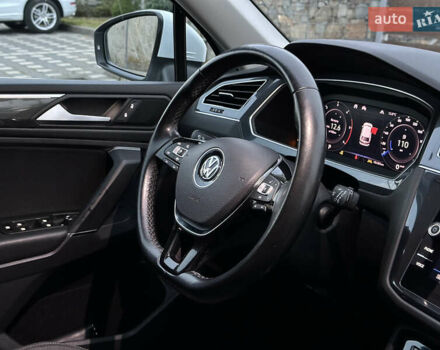 Белый Фольксваген Tiguan Allspace, объемом двигателя 2 л и пробегом 184 тыс. км за 31499 $, фото 92 на Automoto.ua