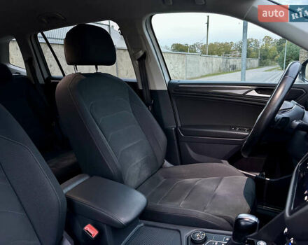 Белый Фольксваген Tiguan Allspace, объемом двигателя 2 л и пробегом 184 тыс. км за 31499 $, фото 91 на Automoto.ua