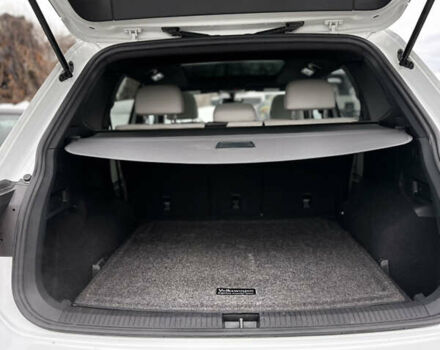 Білий Фольксваген Tiguan Allspace, об'ємом двигуна 2 л та пробігом 44 тис. км за 26500 $, фото 16 на Automoto.ua