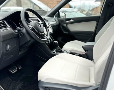 Білий Фольксваген Tiguan Allspace, об'ємом двигуна 2 л та пробігом 44 тис. км за 26500 $, фото 8 на Automoto.ua