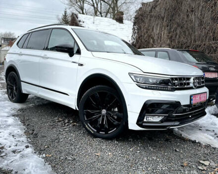 Білий Фольксваген Tiguan Allspace, об'ємом двигуна 2 л та пробігом 44 тис. км за 26500 $, фото 1 на Automoto.ua
