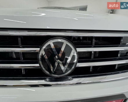 Белый Фольксваген Tiguan Allspace, объемом двигателя 2 л и пробегом 86 тыс. км за 24999 $, фото 96 на Automoto.ua