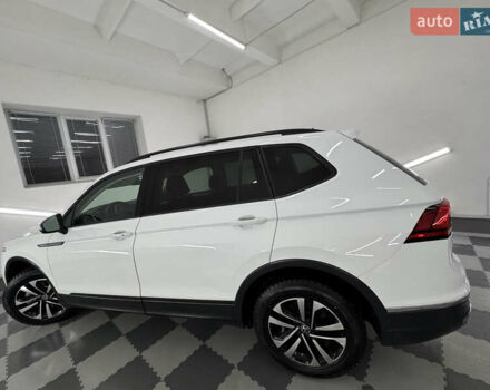 Белый Фольксваген Tiguan Allspace, объемом двигателя 2 л и пробегом 86 тыс. км за 24999 $, фото 132 на Automoto.ua