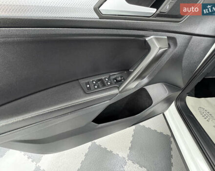 Белый Фольксваген Tiguan Allspace, объемом двигателя 2 л и пробегом 86 тыс. км за 24999 $, фото 47 на Automoto.ua