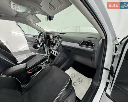 Белый Фольксваген Tiguan Allspace, объемом двигателя 2 л и пробегом 86 тыс. км за 24999 $, фото 29 на Automoto.ua