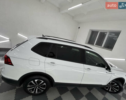 Белый Фольксваген Tiguan Allspace, объемом двигателя 2 л и пробегом 86 тыс. км за 24999 $, фото 22 на Automoto.ua