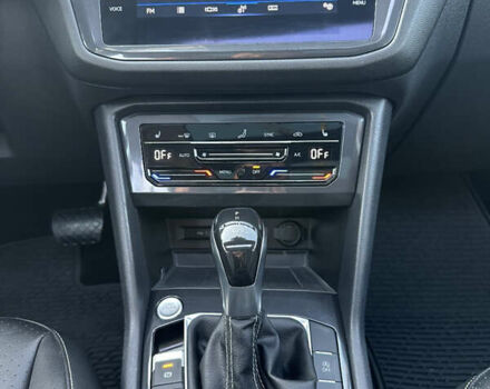 Білий Фольксваген Tiguan Allspace, об'ємом двигуна 2 л та пробігом 132 тис. км за 22600 $, фото 21 на Automoto.ua