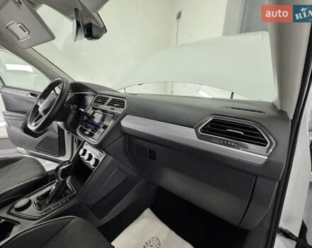 Белый Фольксваген Tiguan Allspace, объемом двигателя 2 л и пробегом 86 тыс. км за 24999 $, фото 71 на Automoto.ua