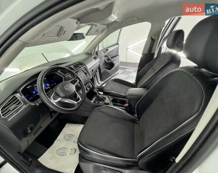 Белый Фольксваген Tiguan Allspace, объемом двигателя 2 л и пробегом 86 тыс. км за 24999 $, фото 44 на Automoto.ua