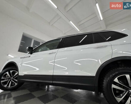 Белый Фольксваген Tiguan Allspace, объемом двигателя 2 л и пробегом 86 тыс. км за 24999 $, фото 133 на Automoto.ua
