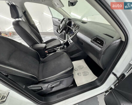 Белый Фольксваген Tiguan Allspace, объемом двигателя 2 л и пробегом 86 тыс. км за 24999 $, фото 73 на Automoto.ua