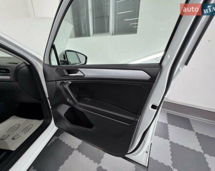 Белый Фольксваген Tiguan Allspace, объемом двигателя 2 л и пробегом 86 тыс. км за 24999 $, фото 74 на Automoto.ua