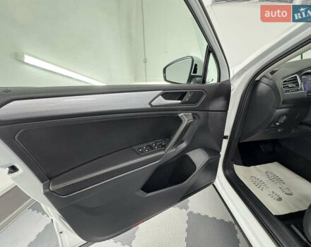 Белый Фольксваген Tiguan Allspace, объемом двигателя 2 л и пробегом 86 тыс. км за 24999 $, фото 45 на Automoto.ua