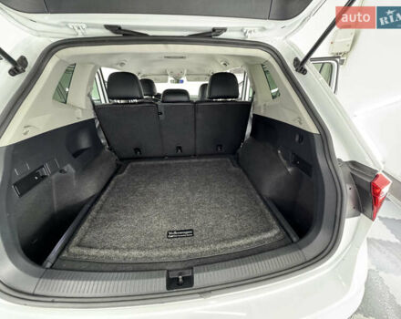 Белый Фольксваген Tiguan Allspace, объемом двигателя 2 л и пробегом 86 тыс. км за 24999 $, фото 63 на Automoto.ua