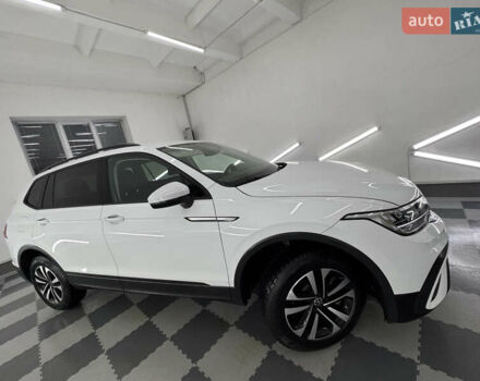 Белый Фольксваген Tiguan Allspace, объемом двигателя 2 л и пробегом 86 тыс. км за 24999 $, фото 97 на Automoto.ua