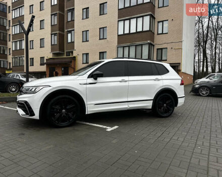 Белый Фольксваген Tiguan Allspace, объемом двигателя 2 л и пробегом 104 тыс. км за 26600 $, фото 3 на Automoto.ua