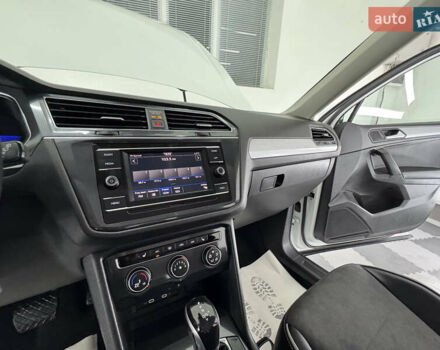 Белый Фольксваген Tiguan Allspace, объемом двигателя 2 л и пробегом 86 тыс. км за 24999 $, фото 38 на Automoto.ua