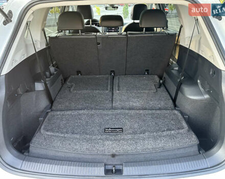 Білий Фольксваген Tiguan Allspace, об'ємом двигуна 2 л та пробігом 132 тис. км за 22600 $, фото 27 на Automoto.ua