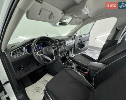 Белый Фольксваген Tiguan Allspace, объемом двигателя 2 л и пробегом 86 тыс. км за 24999 $, фото 28 на Automoto.ua