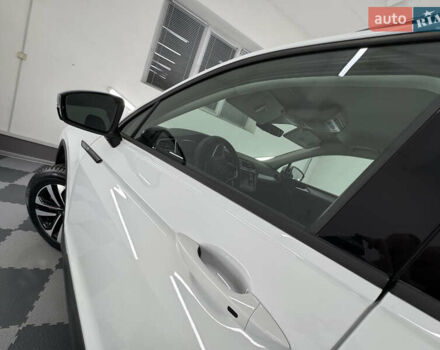 Белый Фольксваген Tiguan Allspace, объемом двигателя 2 л и пробегом 86 тыс. км за 24999 $, фото 129 на Automoto.ua