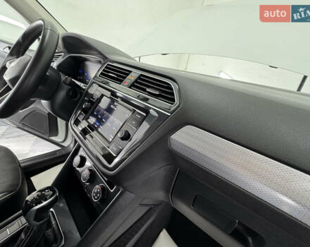 Белый Фольксваген Tiguan Allspace, объемом двигателя 2 л и пробегом 86 тыс. км за 24999 $, фото 76 на Automoto.ua