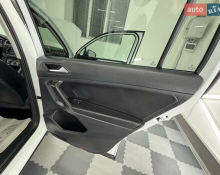 Белый Фольксваген Tiguan Allspace, объемом двигателя 2 л и пробегом 86 тыс. км за 24999 $, фото 69 на Automoto.ua