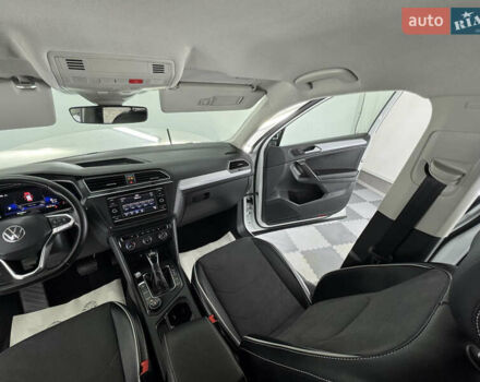 Белый Фольксваген Tiguan Allspace, объемом двигателя 2 л и пробегом 86 тыс. км за 24999 $, фото 56 на Automoto.ua