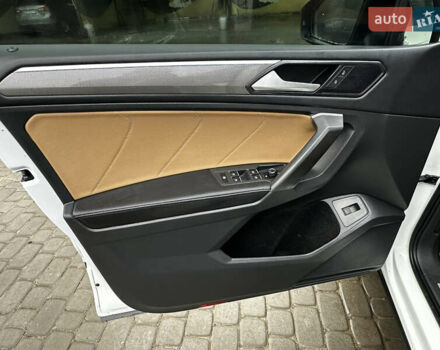 Белый Фольксваген Tiguan Allspace, объемом двигателя 2 л и пробегом 104 тыс. км за 26600 $, фото 43 на Automoto.ua