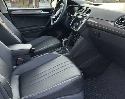 Білий Фольксваген Tiguan Allspace, об'ємом двигуна 2 л та пробігом 132 тис. км за 22600 $, фото 13 на Automoto.ua