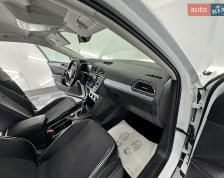 Белый Фольксваген Tiguan Allspace, объемом двигателя 2 л и пробегом 86 тыс. км за 24999 $, фото 72 на Automoto.ua