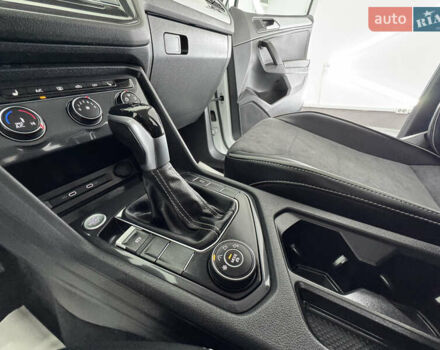 Белый Фольксваген Tiguan Allspace, объемом двигателя 2 л и пробегом 86 тыс. км за 24999 $, фото 30 на Automoto.ua