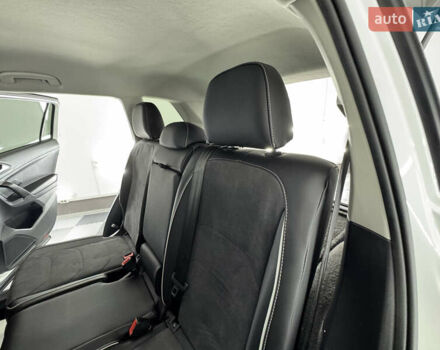 Белый Фольксваген Tiguan Allspace, объемом двигателя 2 л и пробегом 86 тыс. км за 24999 $, фото 54 на Automoto.ua